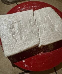 shiny, flaky scales with a soft, slightly moist feel. No chunks or powder. Store in cool, dry place. Pure Colombian YaYo apperance