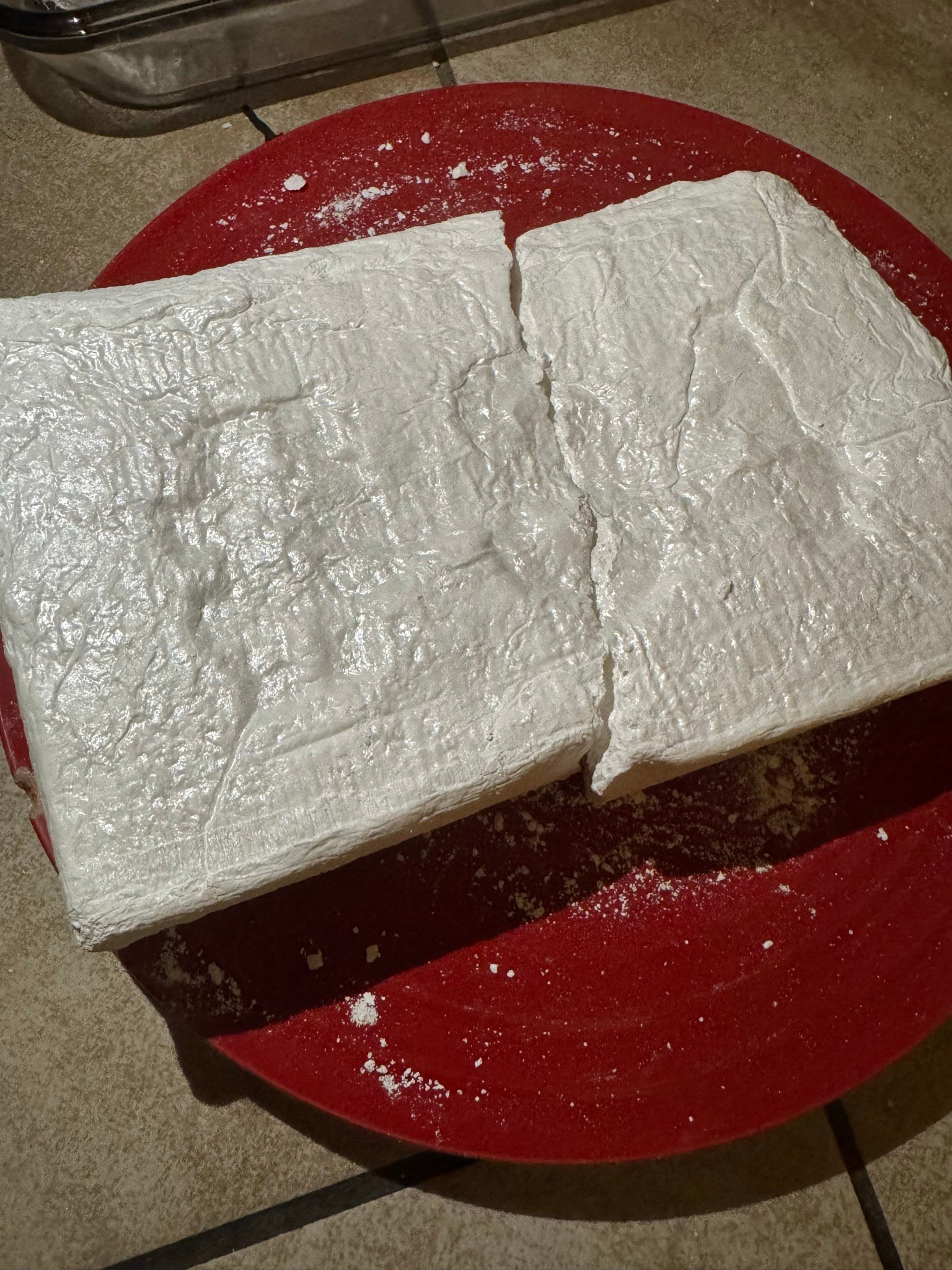 signal-2026-03-12-115429_003 shiny, flaky scales with a soft, slightly moist feel. No chunks or powder. Store in cool, dry place. Pure Colombian YaYo apperance